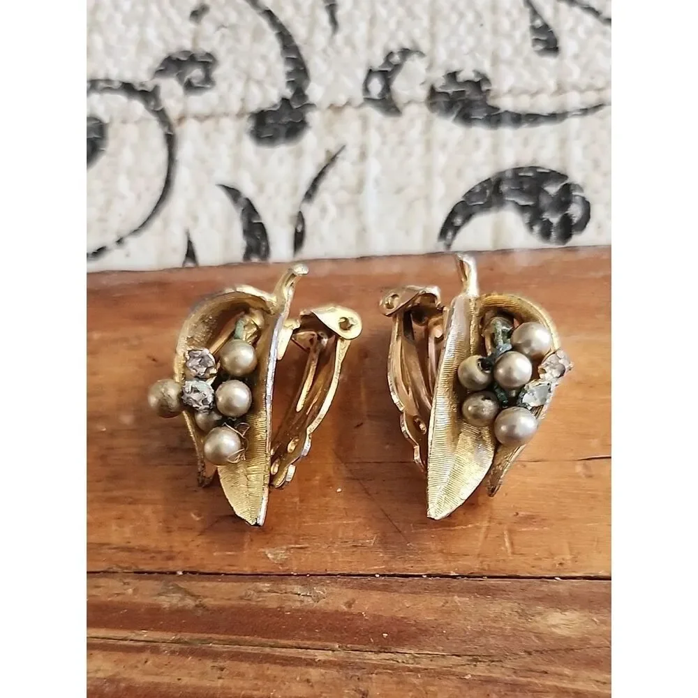 Vintage  Gold-Tone Pearl Cluster Leaf Clip-On Earrings